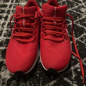Nike air zoom Pegasus 40 - university red sz 8.5M/10W